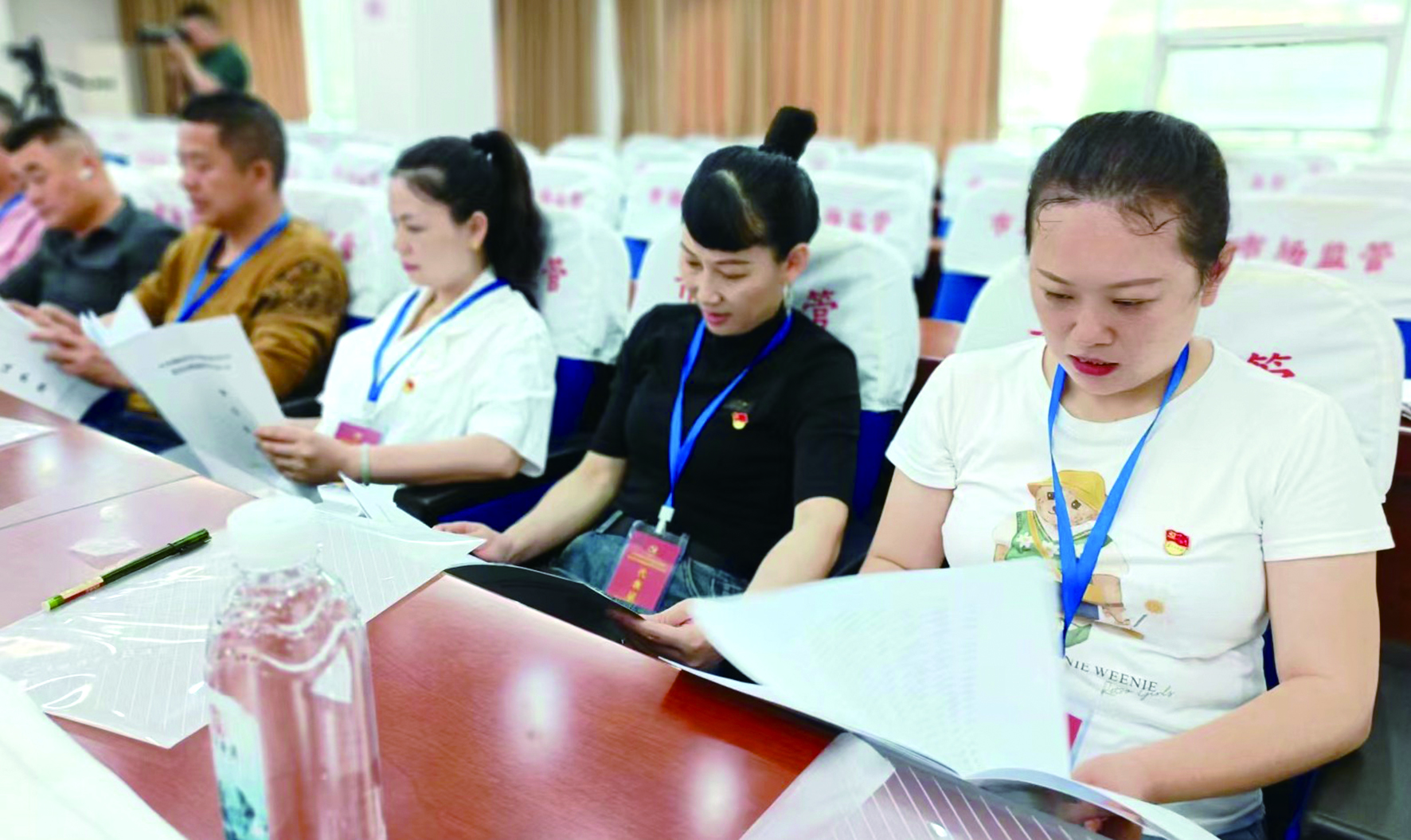 集團(tuán)公司黨委開展創(chuàng)先爭(zhēng)優(yōu)活動(dòng) 推薦評(píng)選先進(jìn)基層黨組織、優(yōu)秀黨務(wù)工作者和優(yōu)秀共產(chǎn)黨員 （李高雄報(bào)道） 